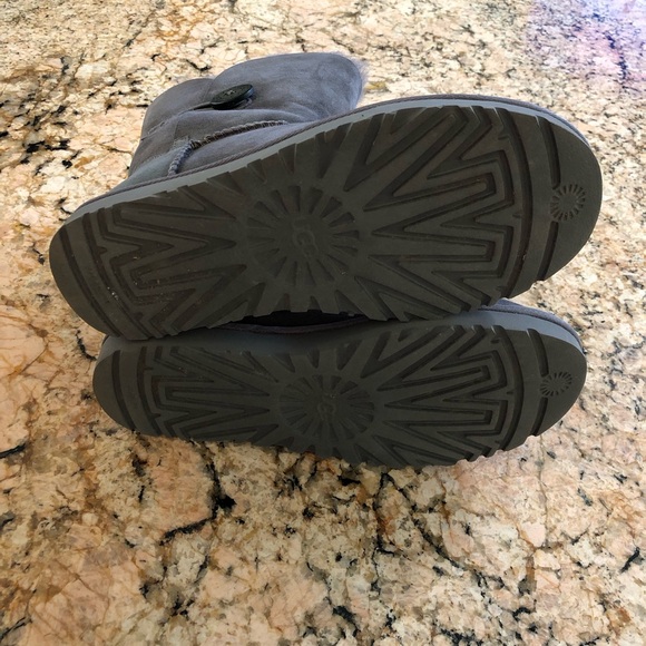 UGG Grey Bailey Button Boots Original Ugg Box & Tissue NWT - Picture 11 of 15